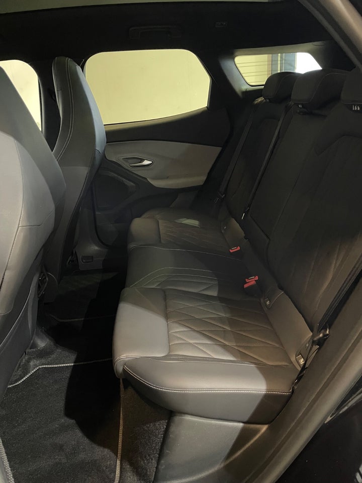 Ford Explorer 84 Premium Extended Range AWD 5d