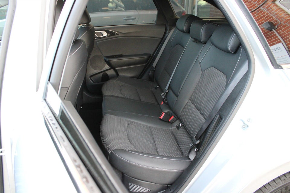 Kia Ceed 1,6 PHEV Upgrade Intro SW DCT 5d