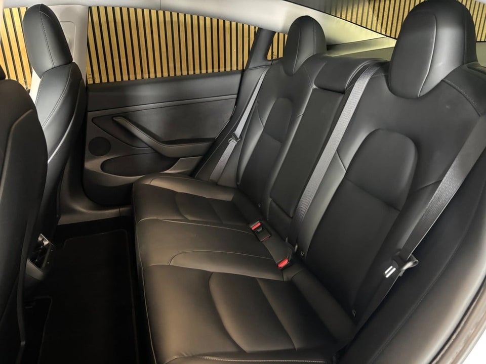 Tesla Model 3 Standard Range+ RWD 4d