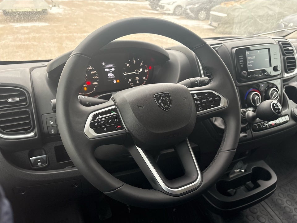 Peugeot Boxer 333 2,2 BlueHDi 140 L2H2 Premium