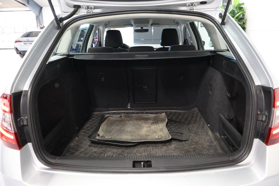 Skoda Octavia 1,6 TDi 115 Style Combi 5d