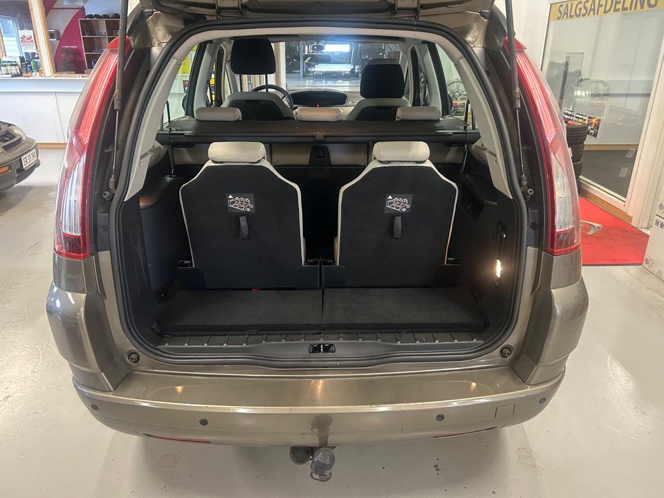 Citroën Grand C4 Picasso 2,0 HDi 138 VTR E6G 7prs 5d