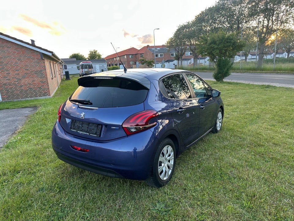 Peugeot 208 1,6 BlueHDi 100 Allure Sky 5d