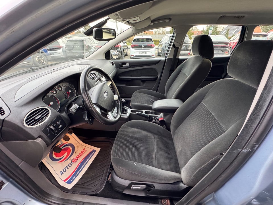 Ford Focus 1,6 Ti-VCT Ghia stc. 5d