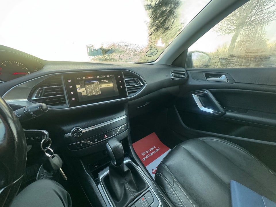 Peugeot 308 1,2 e-THP 130 Active EAT6 5d