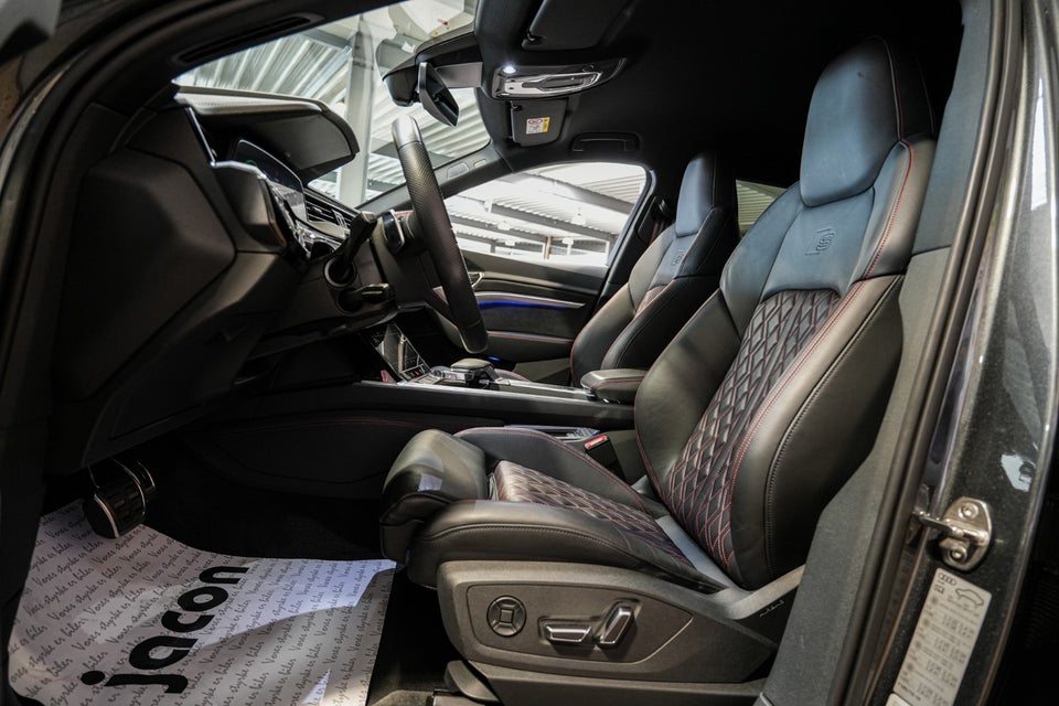 Audi Q8 e-tron 55 S-line quattro 5d