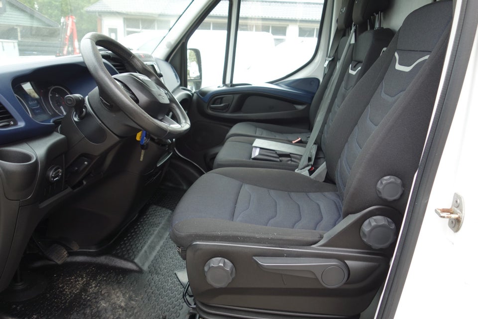 Iveco Daily 2,3 35S16 12m³ Van AG8