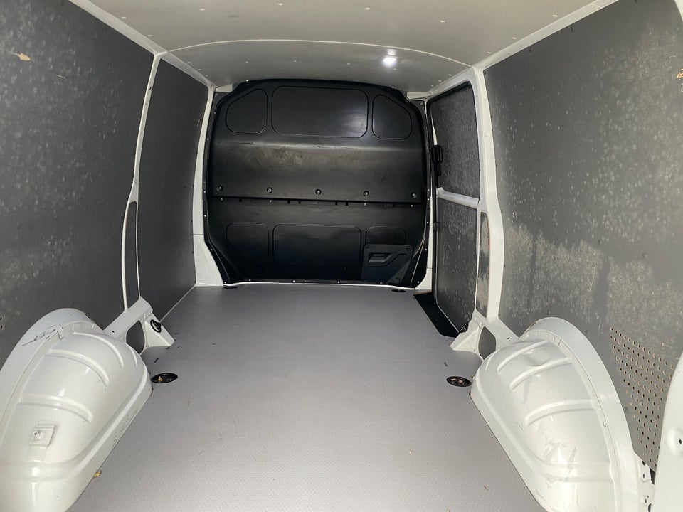 VW Transporter 2,0 TDi 110 Kassevogn lang