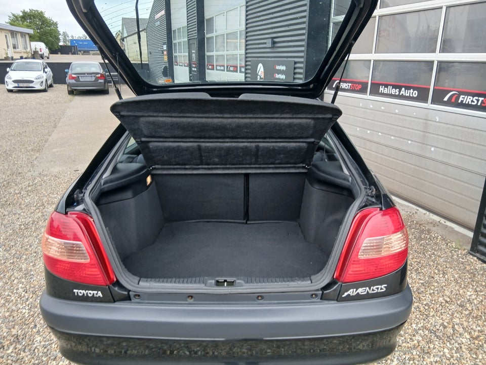 Toyota Avensis 1,8 VVT-i Terra 5d