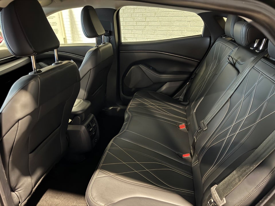 Ford Mustang Mach-E 70 Standard Range 5d