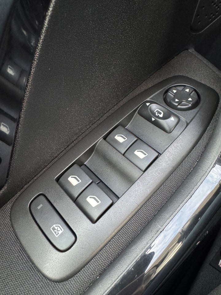 Peugeot 208 1,2 PureTech 82 Allure Sky 5d