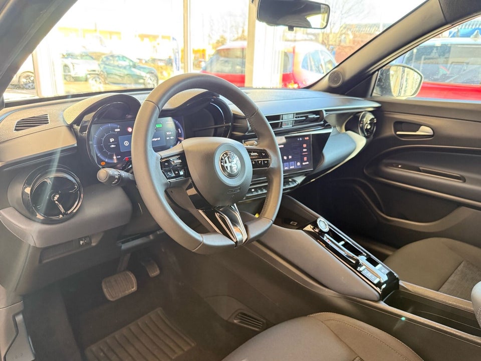 Alfa Romeo Junior Elettrica Core 5d