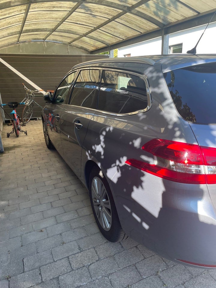 Peugeot 308 1,2 e-THP 130 Allure+ SW 5d