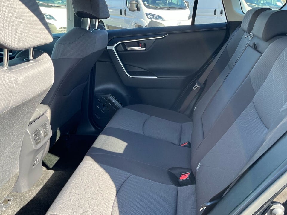 Toyota RAV4 2,0 T3 Comfort e-CVT 5d