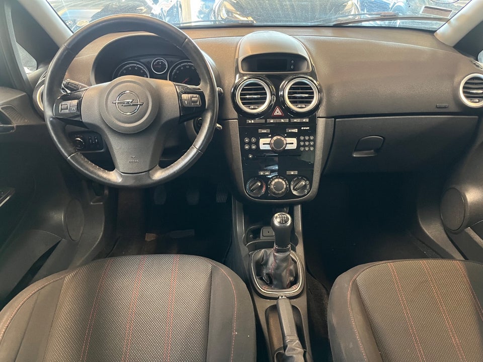 Opel Corsa 1,4 16V Cosmo 5d
