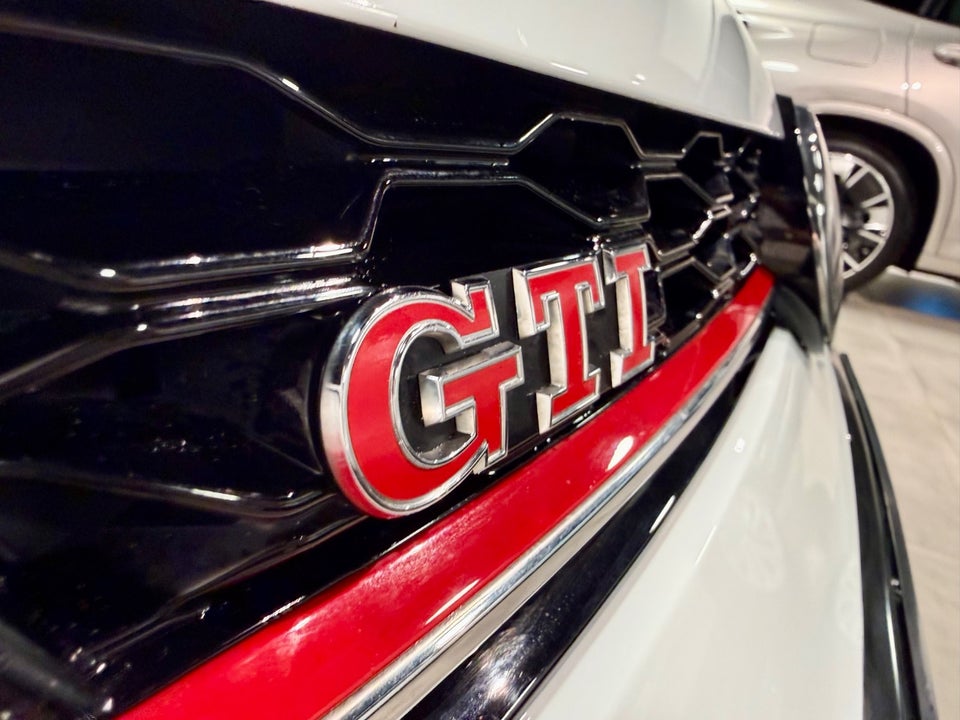 VW Golf VII 2,0 GTi Performance DSG 5d