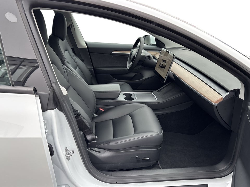 Tesla Model 3 RWD 4d