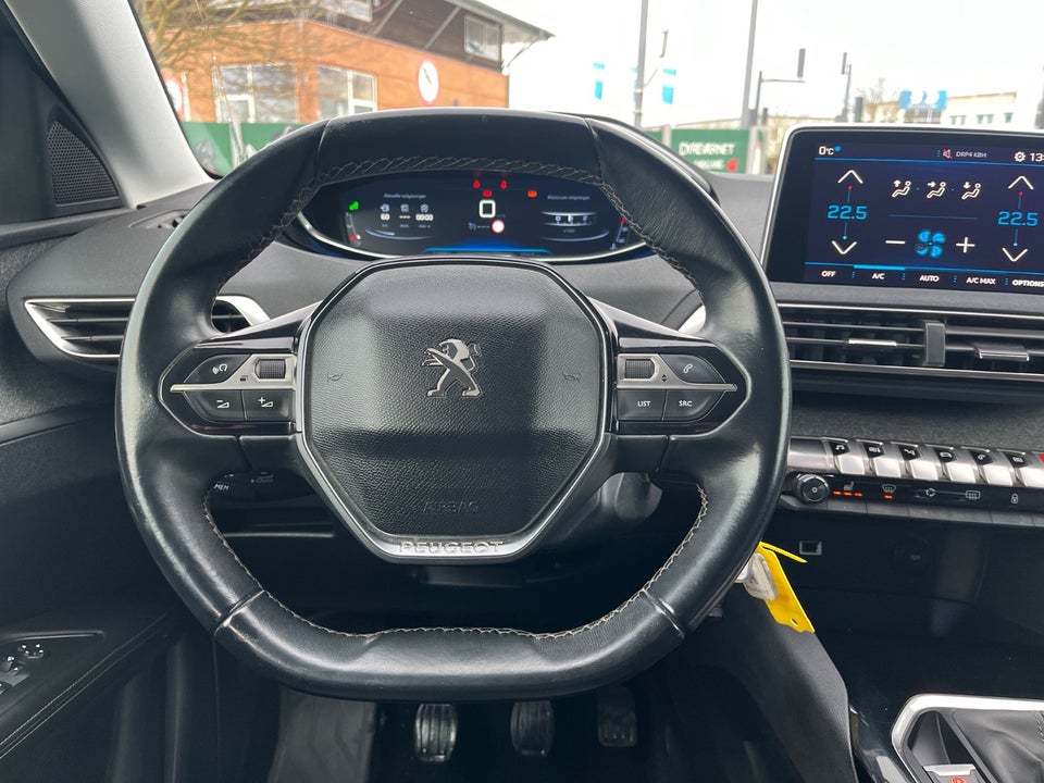 Peugeot 3008 1,2 e-THP 130 Allure 5d