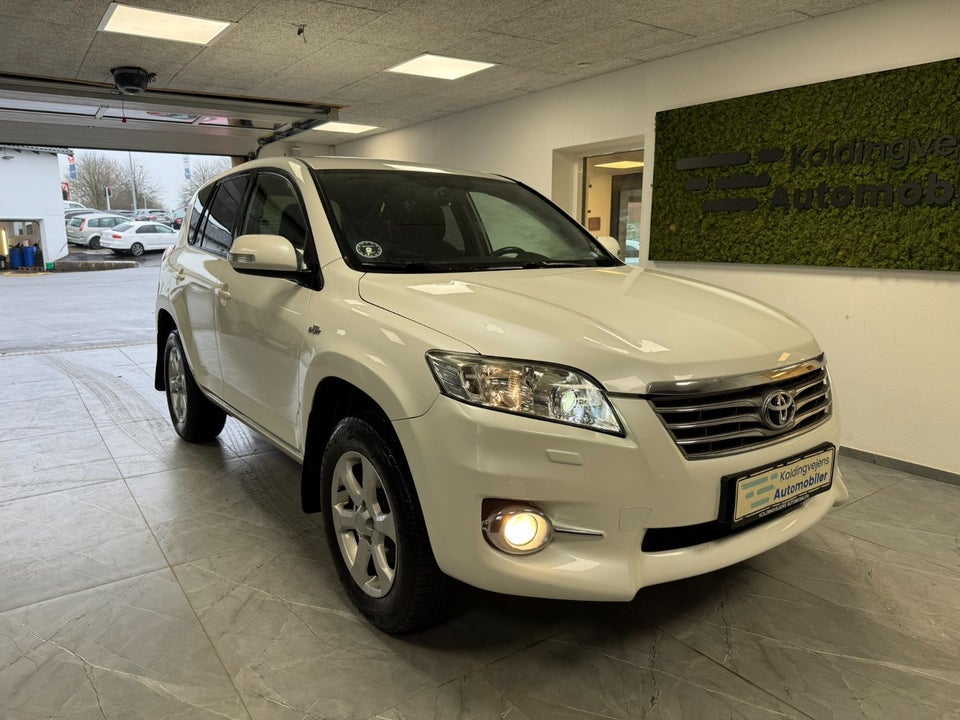 Toyota RAV4 2,2 D-CAT 150 T3 aut. 4x4 Van 5d