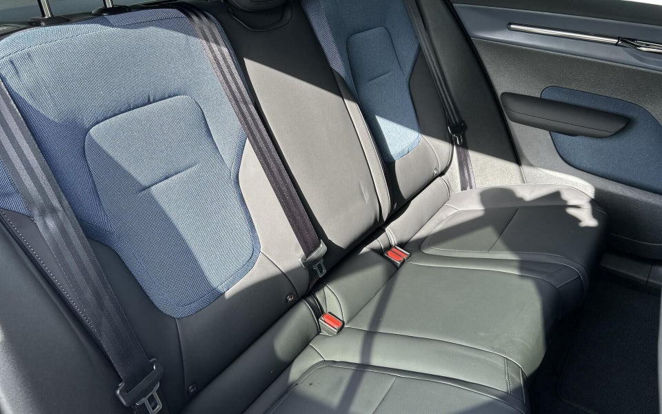 Volvo EX30 Standard Range Core 5d