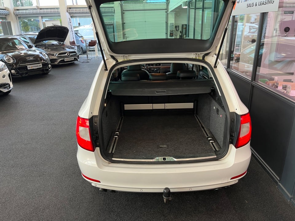 Skoda Superb 3,6 FSi Elegance Combi DSG 4x4 5d