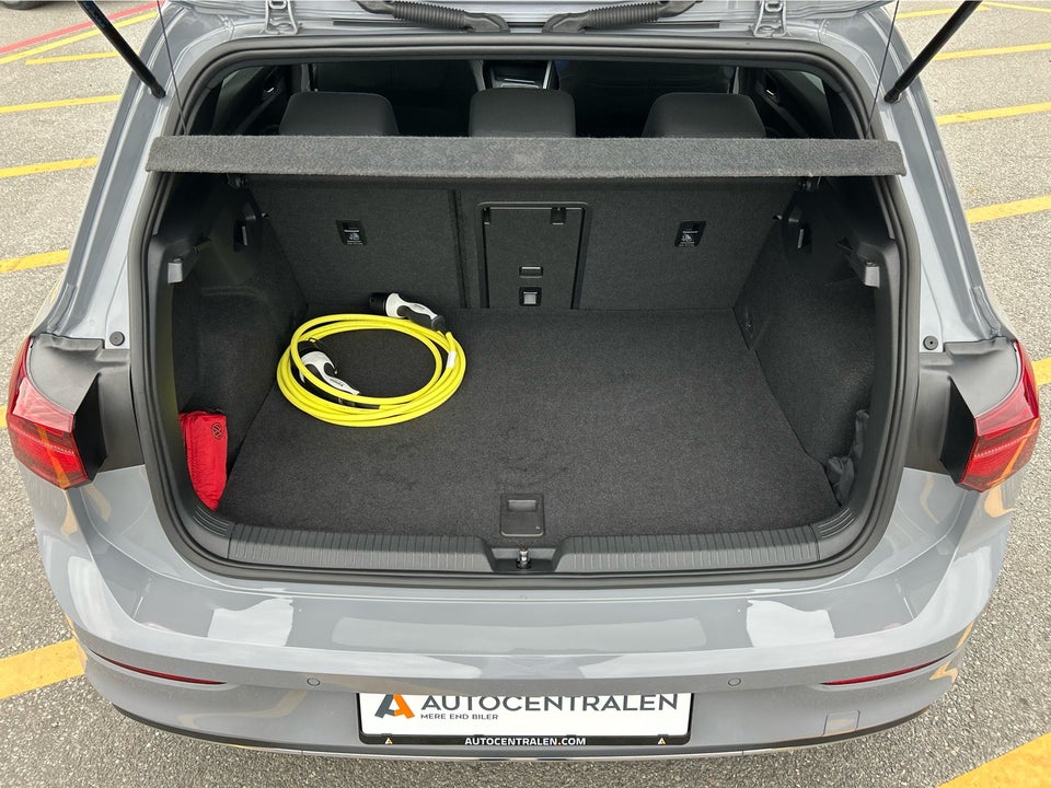 VW Golf VIII 1,4 GTE DSG 5d
