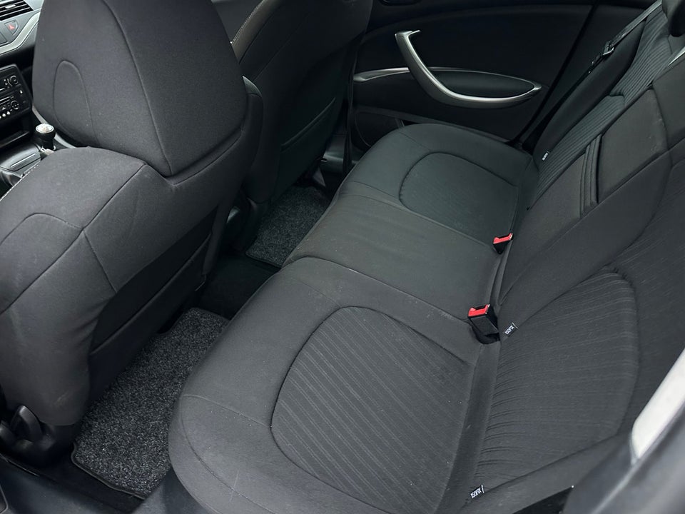 Citroën C5 1,6 HDi 110 Dynamique 4d