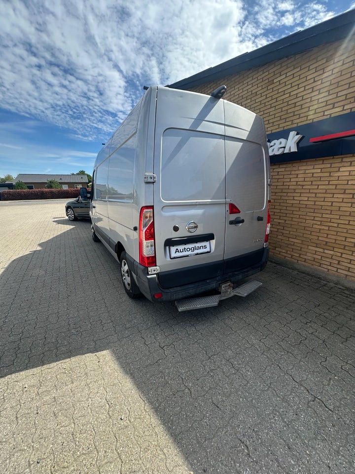 Nissan NV400 2,3 dCi 125 L2H2 Van 5d