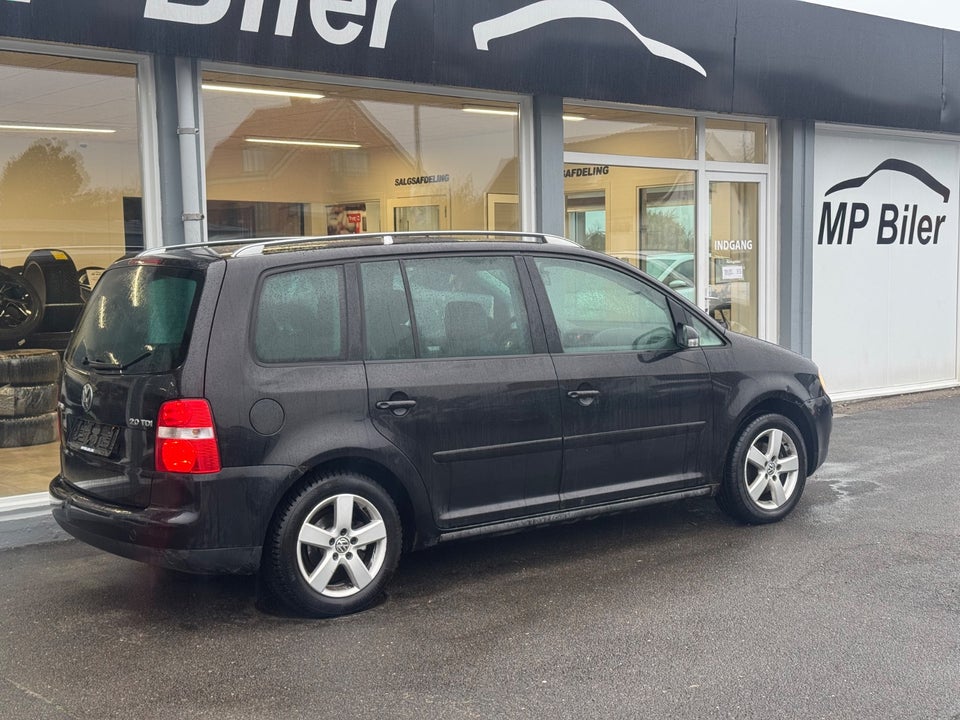 VW Touran 2,0 TDi 140 Trendline 5d