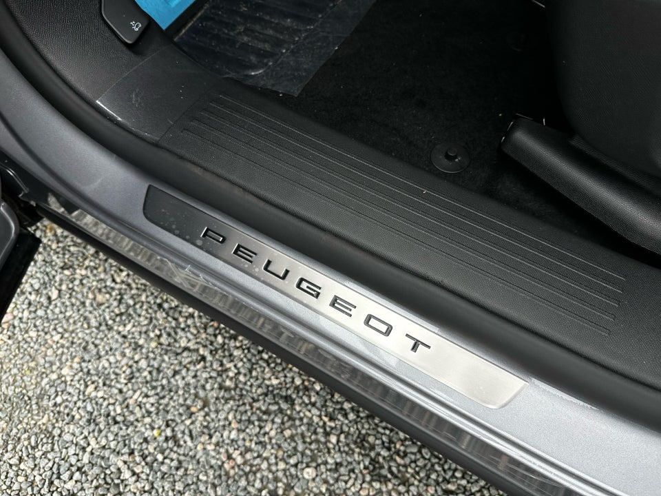Peugeot e-3008 77 GT Pack 5d