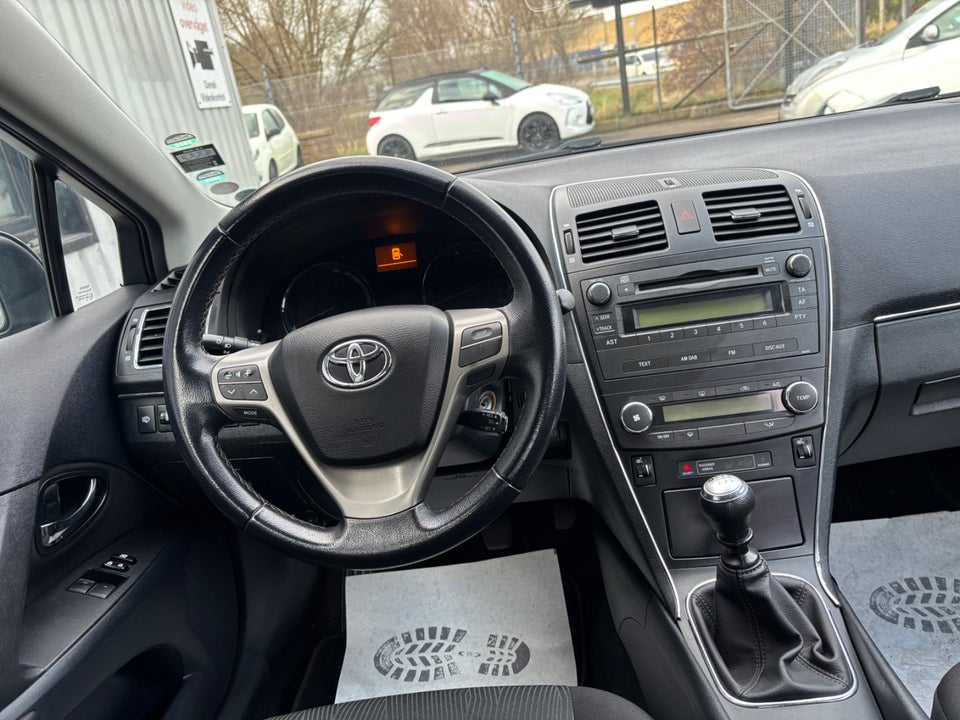 Toyota Avensis 1,6 VVT-i T1 4d