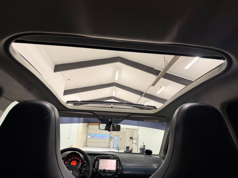 Toyota Aygo 1,0 VVT-i x-wave Sky 5d