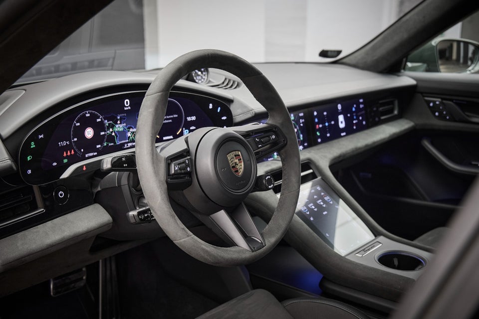 Porsche Taycan GTS Performance+ 4d