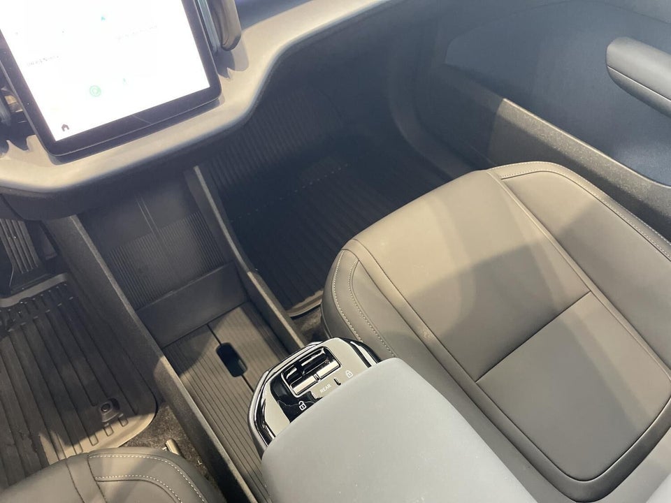 Volvo EX30 Extended Range Plus 5d