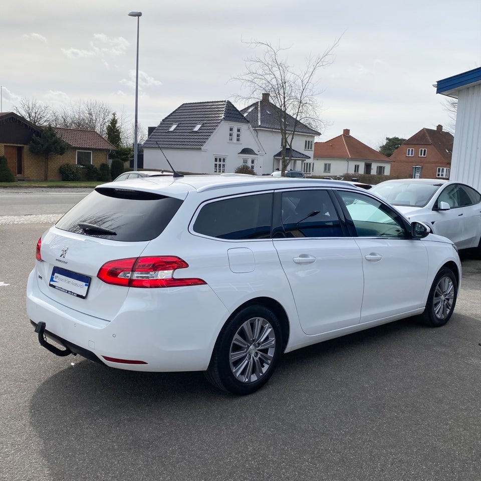Peugeot 308 1,5 BlueHDi 130 Allure Pack SW EAT8 5d
