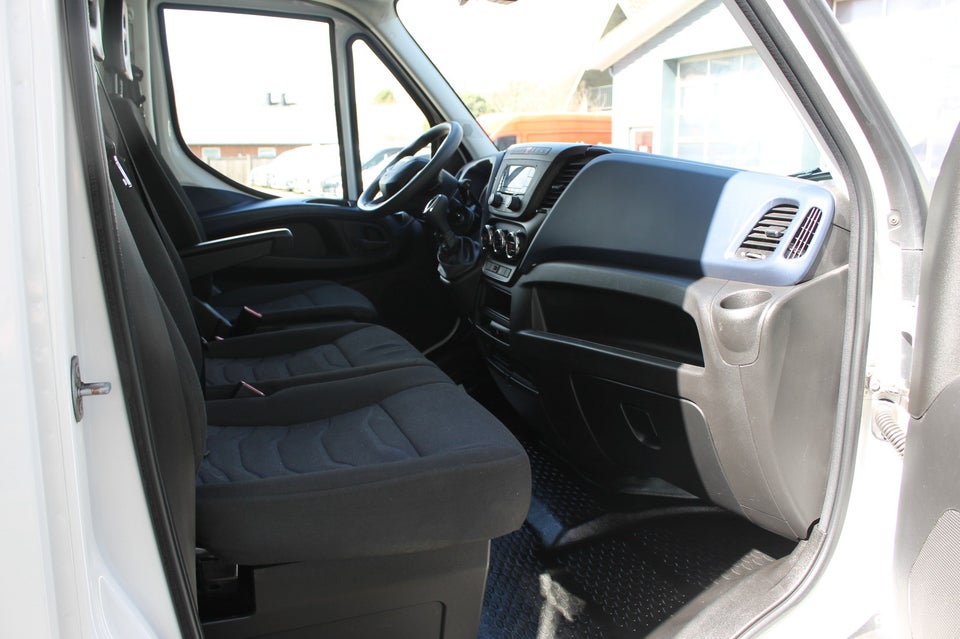 Iveco Daily 2,3 35S14 Alukasse m/lift AG8 2d