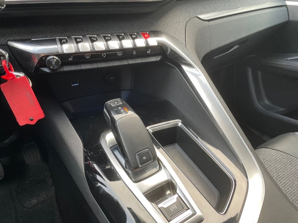 Peugeot 3008 1,2 PureTech 130 Allure EAT8 5d