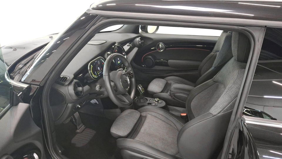 MINI Cooper SE Classic Trim 3d