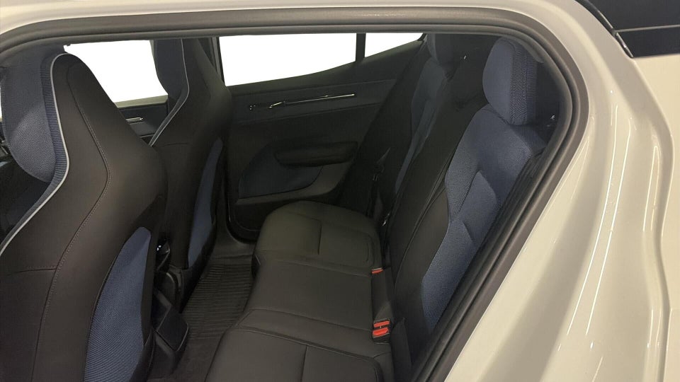Volvo EX30 Extended Range Plus 5d
