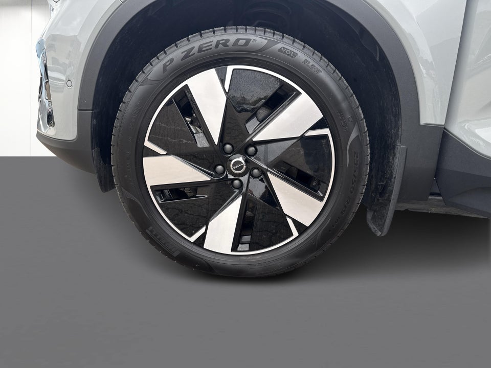Volvo EX40 Extended Range Plus 5d
