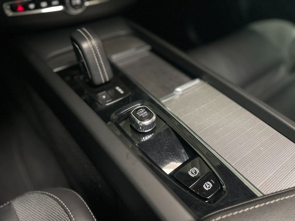 Volvo XC60 2,0 T6 ReCharge R-Design aut. AWD 5d