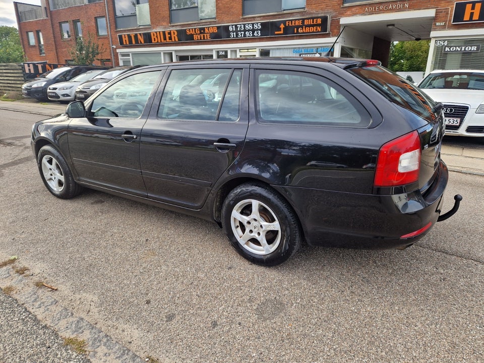 Skoda Octavia 2,0 TDi Elegance Combi 5d