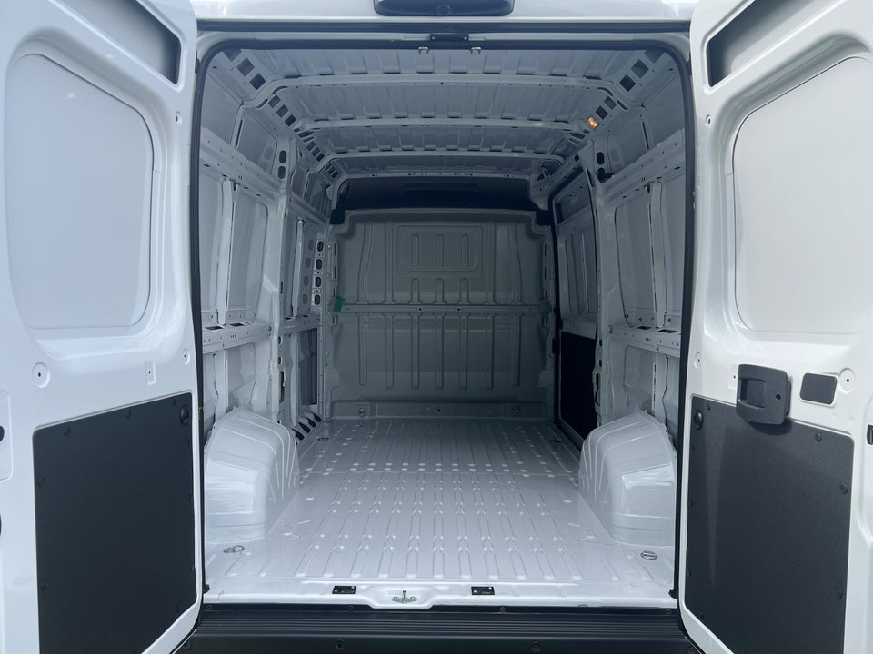 Peugeot Boxer 435 2,2 BlueHDi 165 L2H2 Premium