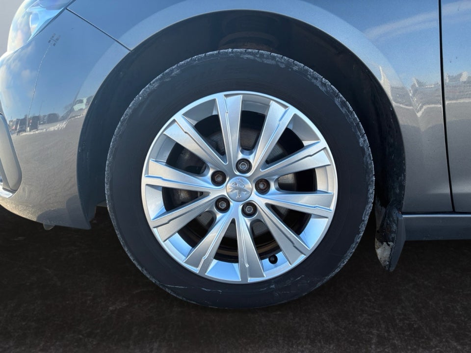 Peugeot 308 1,5 BlueHDi 130 Style+ 5d