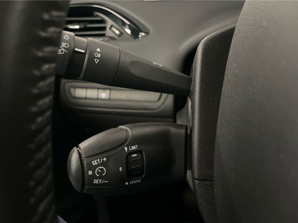 Peugeot 208 1,2 VTi 82 Envy 5d