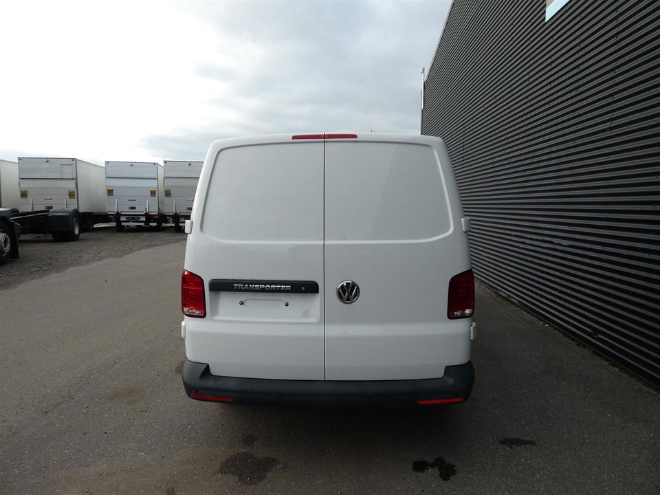 VW Transporter 2,0 TDi 110 Kassevogn lang