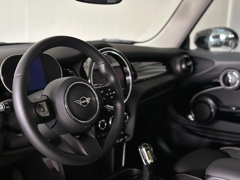 MINI Cooper SE Essential 3d