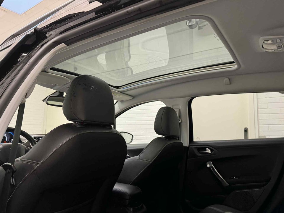 Peugeot 2008 1,6 BlueHDi 100 Allure Sky 5d