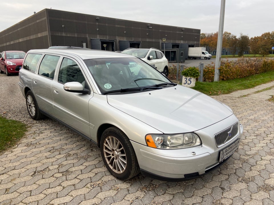 Volvo V70 2,5 T Momentum aut. 5d