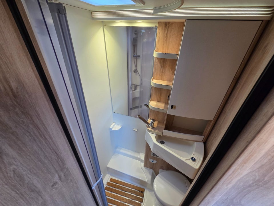 Euramobil T676 EB 2,0 CDi aut. 3d